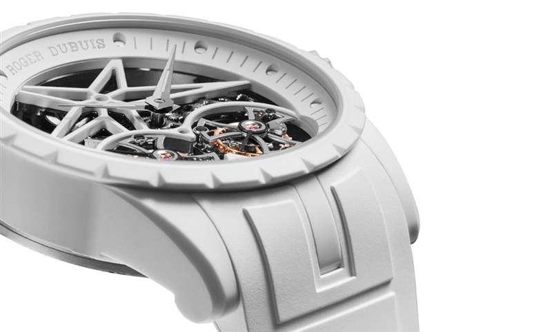 制表界首見至輕素材加持！ 越夜越光的Roger Dubuis Excalibur Twofold