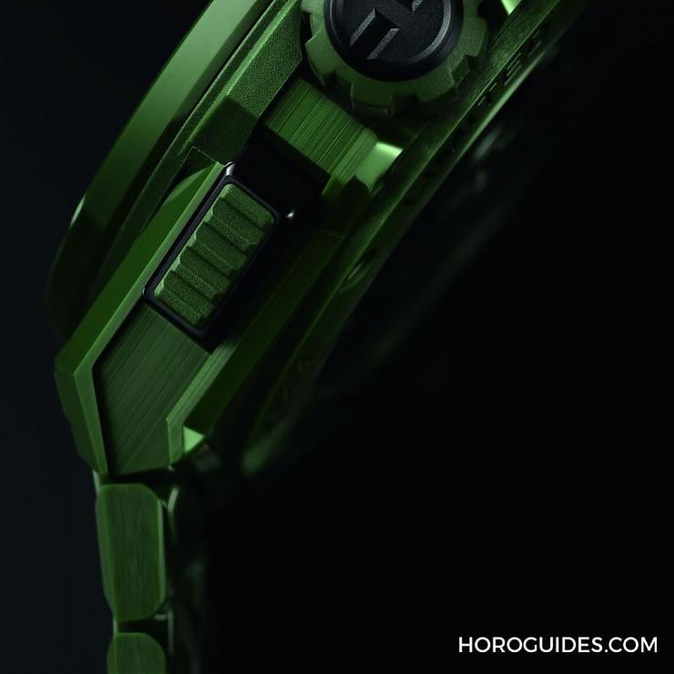 HUBLOT - 穿出正裝清爽感HUBLOT Big Bang Integrated彩色陶瓷鏈帶計時碼表