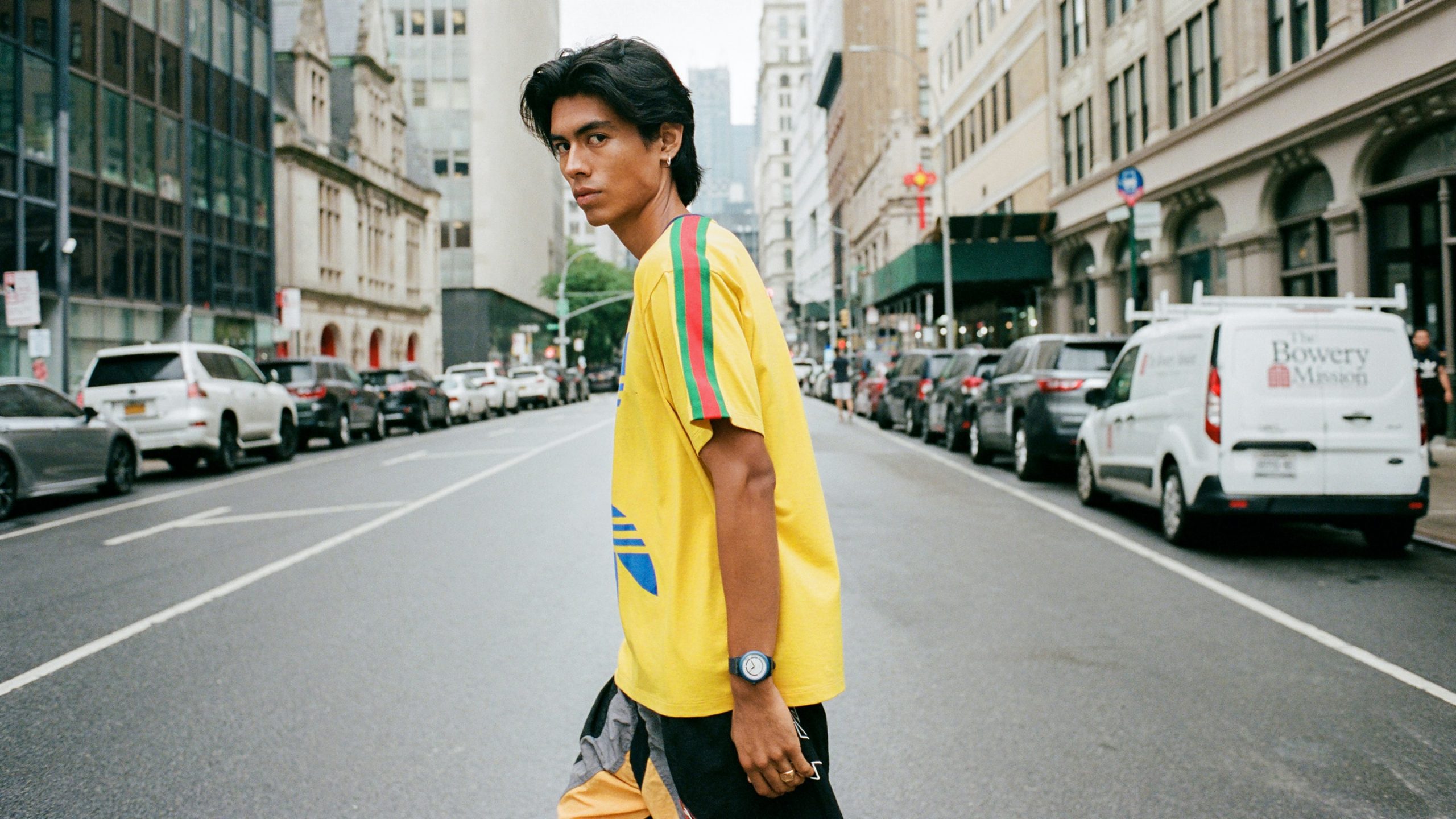 HODINKEE Lookbook 為90 年代手表打造 90 年代時(shí)尚風(fēng)格并保持管狀風(fēng)格