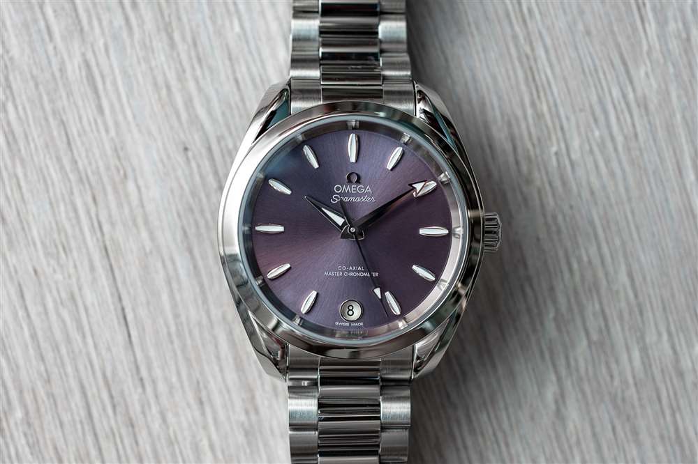 仔細(xì)觀(guān)察紫色 aqua terra 34mm