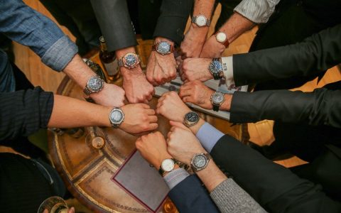 歐米茄(Omega)與aBlogtoWatch的爬行與跨越時間的手表很有趣