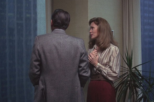 費(fèi)·唐納薇 (Faye Dunaway) 在電影“網(wǎng)絡(luò)”中的一個場景