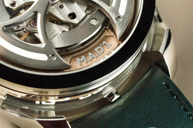 MB&F推出M.A.D. 1 GMT Milano轉(zhuǎn)盤數(shù)字顯示腕表