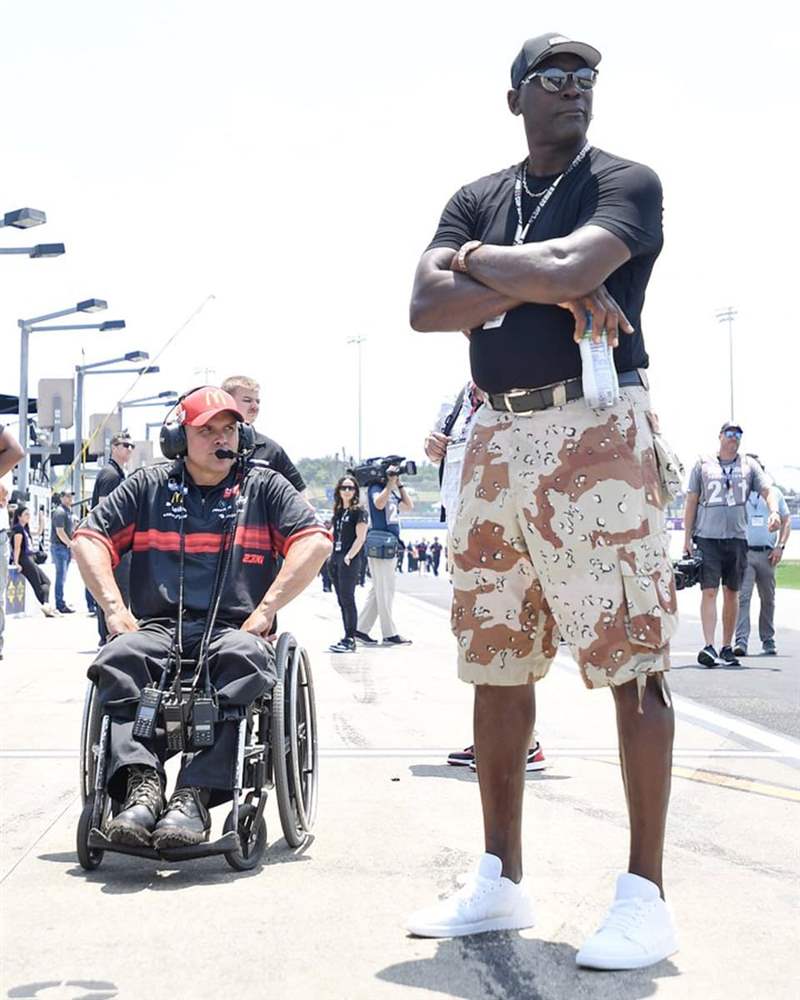 麥可喬丹賣掉NBA黃蜂隊(duì)狂賺900多億百萬勞力士相伴輕松看比賽