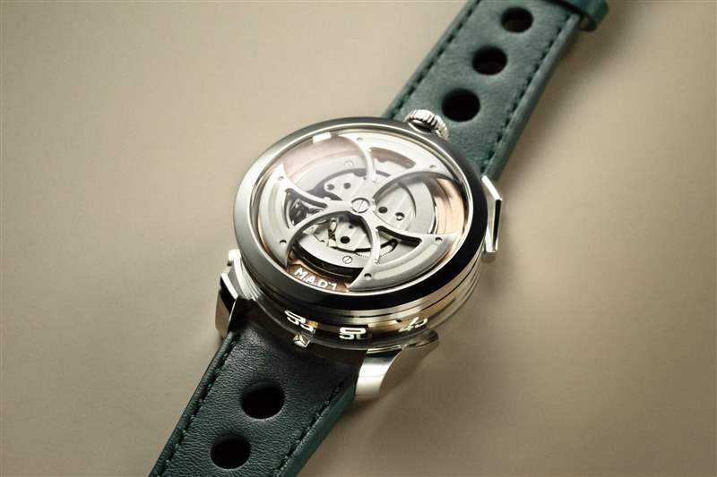 MB&F推出M.A.D. 1 GMT Milano轉(zhuǎn)盤數(shù)字顯示腕表