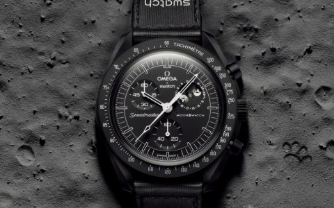 SWATCH黑化版Snoopy現身！ Misson to the Moonphase 「New Moon」將于4月8日正式開賣